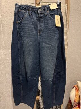 Universal Thread Curved Leg Ankle High Rise Relaxed Jeans